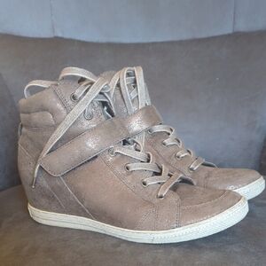 Paul Green Taupe Metallic Leather Wedge Sneakers. Us 7. Uk 4.5